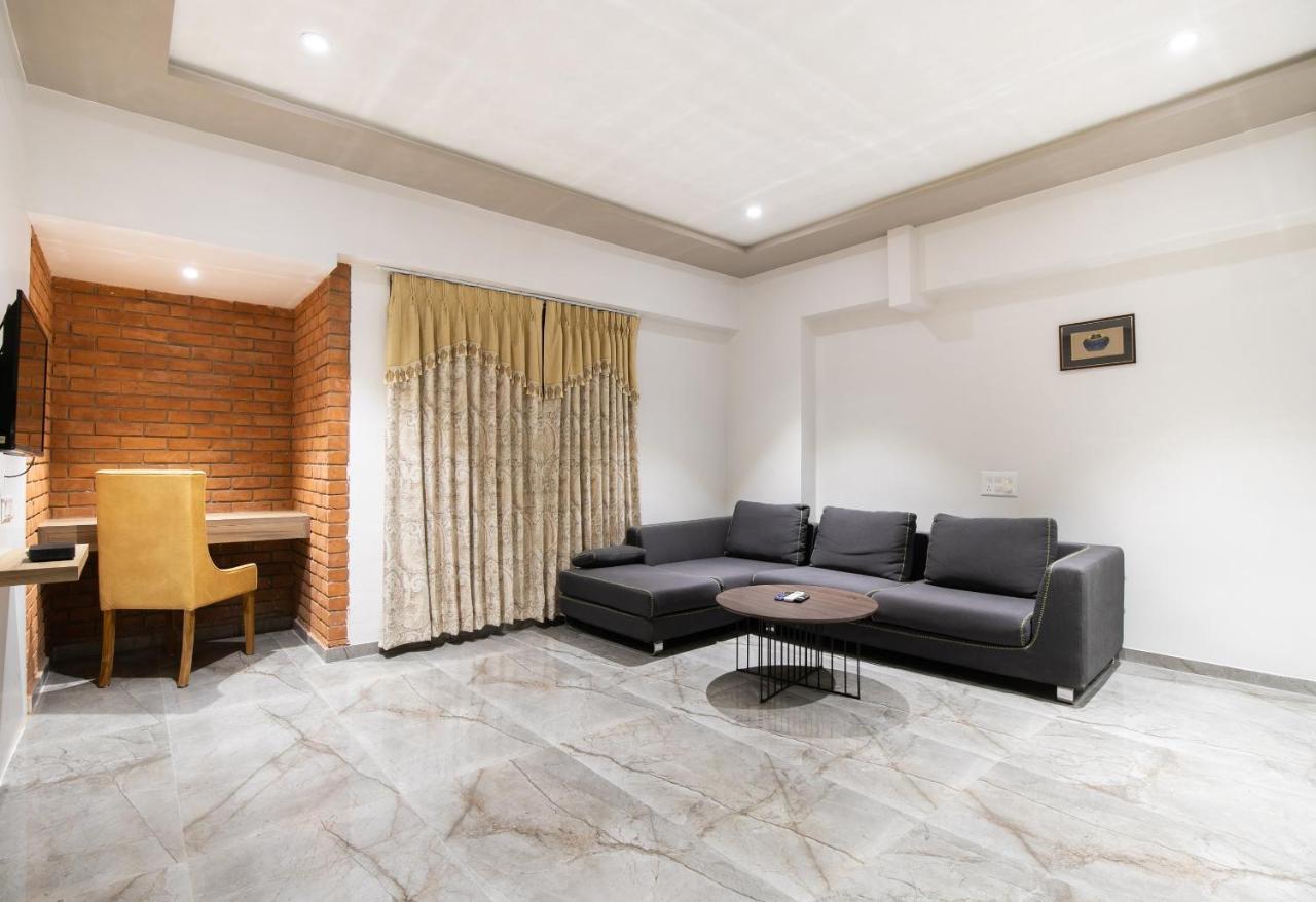 Palette - Hotel Welcome Kadi Bagian luar foto