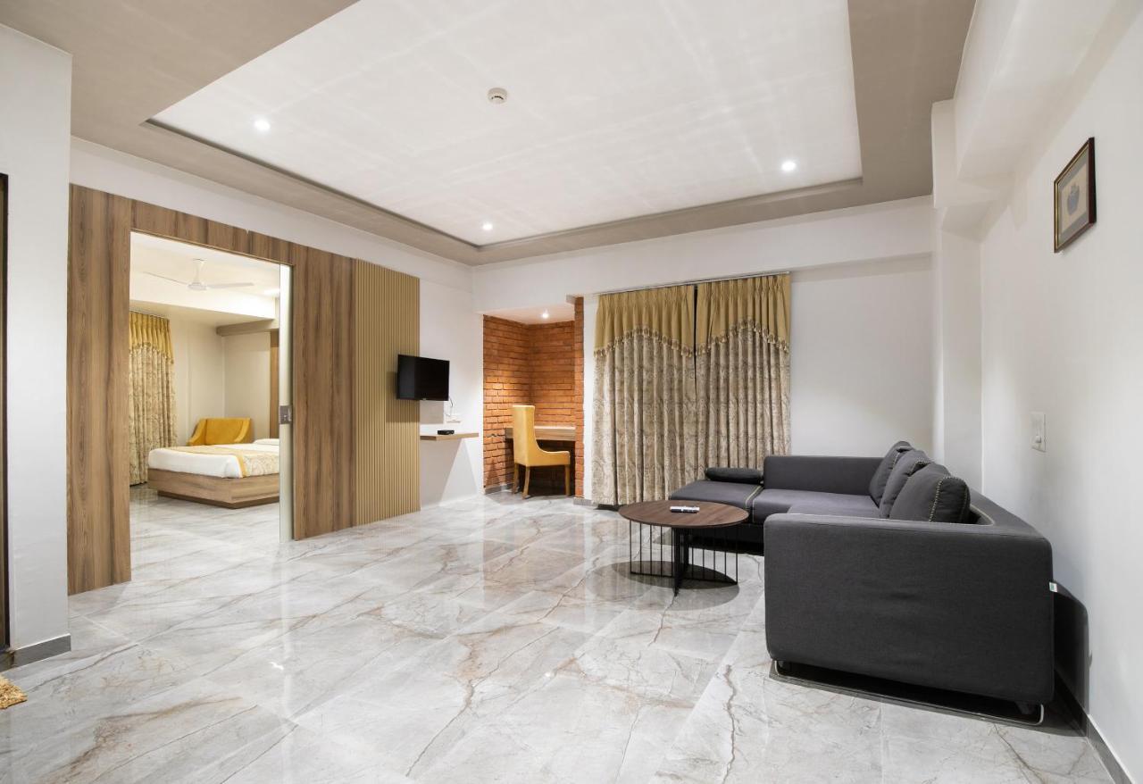 Palette - Hotel Welcome Kadi Bagian luar foto